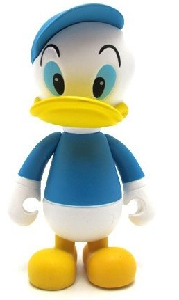 Donald Duck figure by Disney, produced by Mindstyle. Front view.