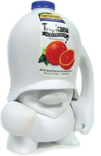 Tropicana Pure Premium Teddy Trooper figure by Sket One. Front view.