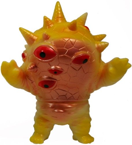 Mini Eyezon figure by Mark Nagata, produced by Max Toy Co.. Front view.