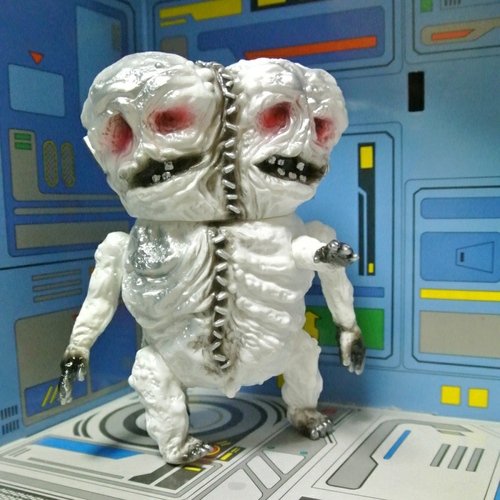 Millennial Monsters Cadaver Twins figure by Datadub, produced by Splurrt. Front view.