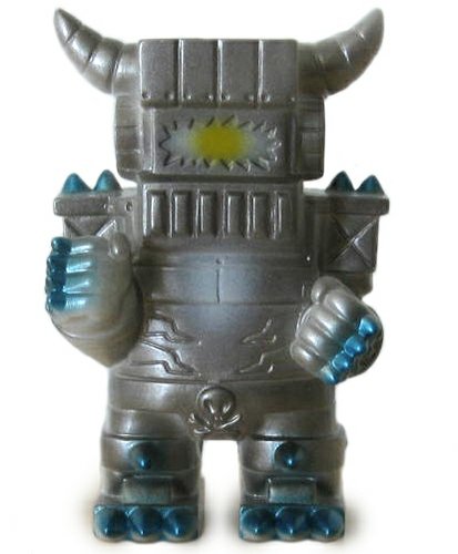 F.U. Robot figure by Lucky Nakazawa, produced by Gargamel. Front view.