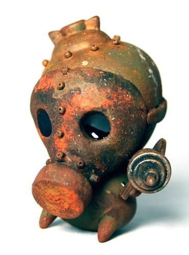 GasMask Scavenger No. 2 figure by Drilone. Front view.