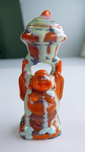Cupcake Buddha figure by Rampage. Front view.