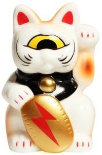 Mini Fortune Cat - White w/ Lightning Bolt figure by Mori Katsura, produced by Realxhead. Front view.