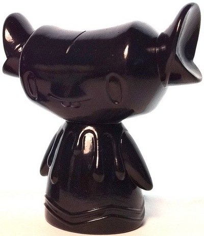 Fenton - Unpainted Black figure by Brian Flynn, produced by Super7. Front view.