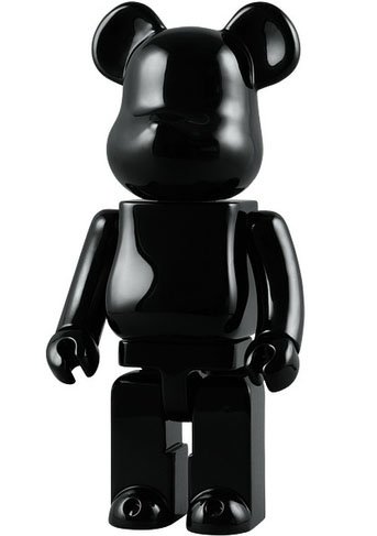 Karimoku ‘Piano Black’ Be@rbrick 400%  figure by Karimoku, produced by Medicom Toy. Front view.