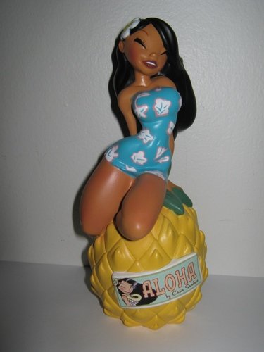Aloha Maile figure by Chris Sanders, produced by Atomic Monkey. Front view.