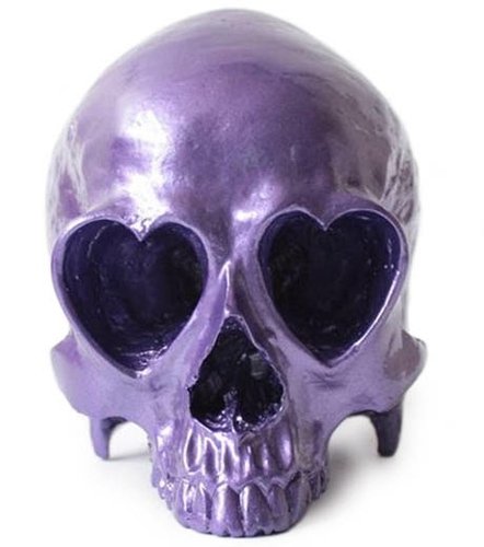 Metallic Purple Heart Skull - 12 Days of Popaganda figure by Ron English, produced by Popaganda. Front view.