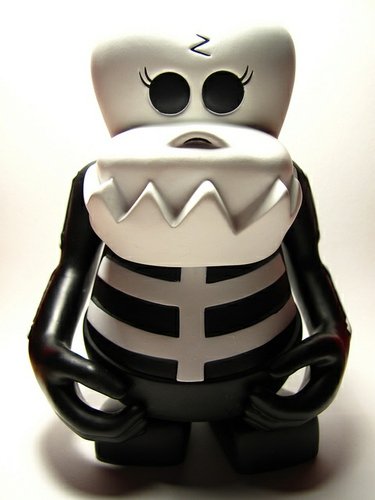 Skull Ko-Chan figure by Bounty Hunter (Bxh) , produced by Bounty Hunter (Bxh). Front view.