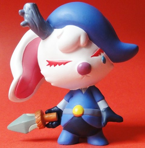 Tunic Kami x Sama Blue (Frombie) figure by Erick Scarecrow, produced by Esc-Toy. Front view.