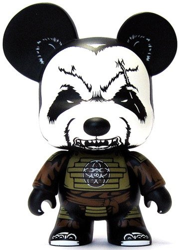 Pandaimyo - Mountain Clan figure by Jon-Paul Kaiser, produced by Toy2R. Front view.