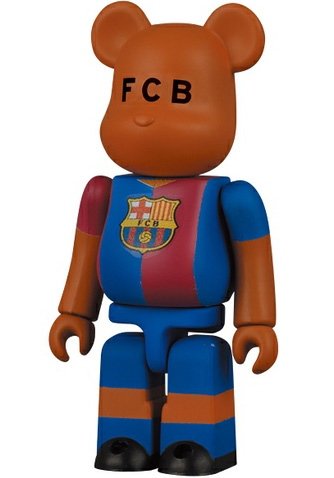 F.C. Barcelona, Home - Be@rbrick 100% figure, produced by Medicom Toy. Front view.