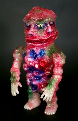 Siamese Face Boryoku Genjin figure by Paul Kaiju, produced by Nagnagnag. Front view.