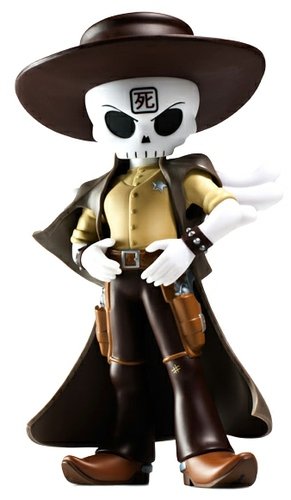 Skullslinger Blondie Edition figure by Huck Gee, produced by Kidrobot. Front view.