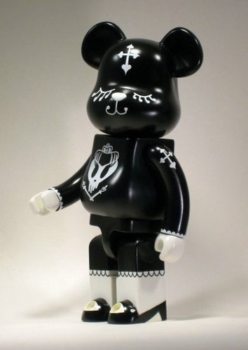 Material Lolita Be@rbrick 400% - Halloween 02 figure by Nobala Takemoto, produced by Medicom Toy. Front view.