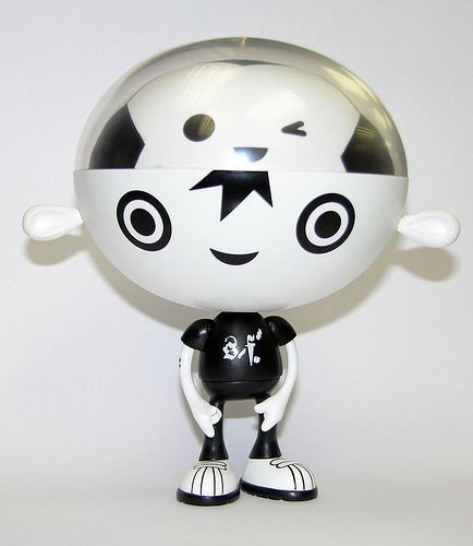 Rolitoball figure by Rolito, produced by Toy2R. Front view.