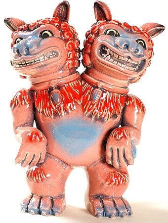 Shishi - Pink figure by Miles Nielsen, produced by Munktiki. Front view.