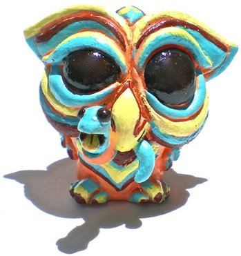 Bully Owl - Retro Cream figure by Kathleen Voigt. Front view.