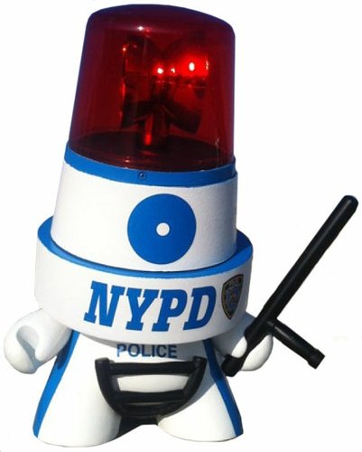 NYPD Fatcap - 8  figure by Sket One. Front view.