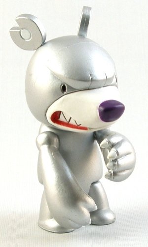 Knuckle Bear Silver figure by Touma, produced by Toy2R. Front view.