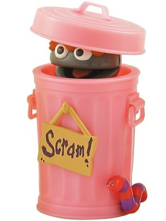 Oscar Kubrick 100% - Pink figure by Sesame Workshop, produced by Medicom Toy. Front view.