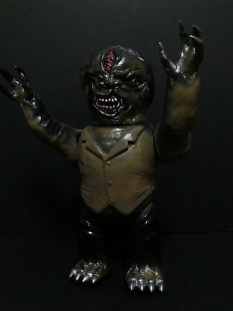 Wayne-X figure by Skull Head Butt, produced by Skull Head Butt. Front view.