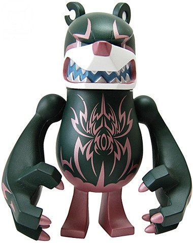 KnuckleBear （ナックルベア） - Lightning Spider figure by Touma, produced by Wonderwall. Front view.