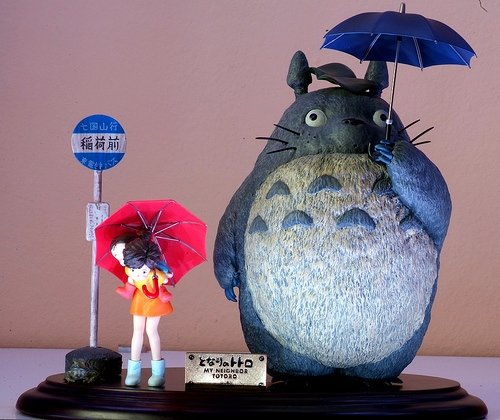 Totoro Bus Stop DX figure by Hayao Miyazaki, produced by Cominica. Front view.