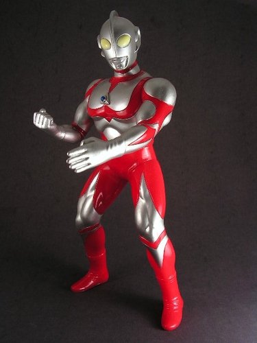 Ultraman Great figure, produced by Dreamworks Inc.. Front view.