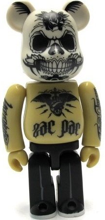 ZacPac x Maxx242 Be@rbrick 100% figure by Maxx242, produced by Medicom Toy. Front view.