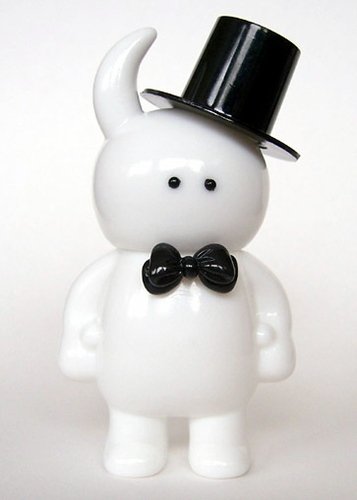 Mr Uamou figure by Ayako Takagi, produced by Uamou. Front view.