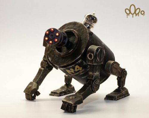 Bramble Dog figure by Timo Wirtz, produced by Roook.Org. Front view.
