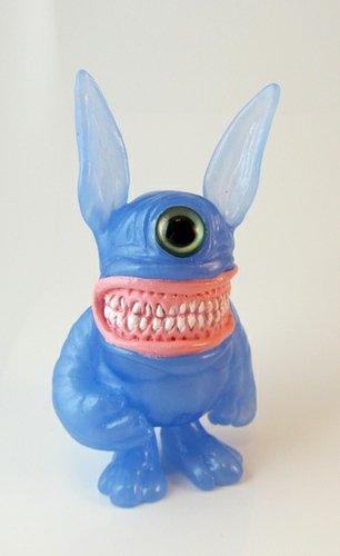 Blue Pearl Meatster Bunny  figure by Motorbot, produced by Deadbear Studios. Front view.