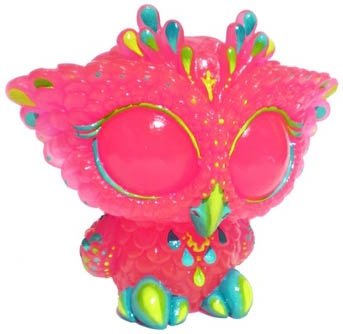 Biggy Owl - Pink GID figure by Kathleen Voigt. Front view.