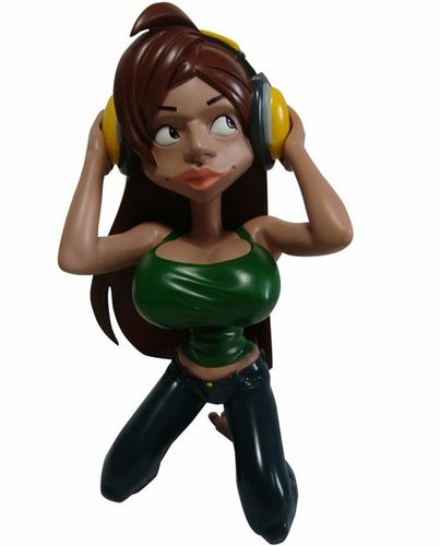 Monica in Earphones figure by Pablowapsi, produced by Patch Together. Front view.