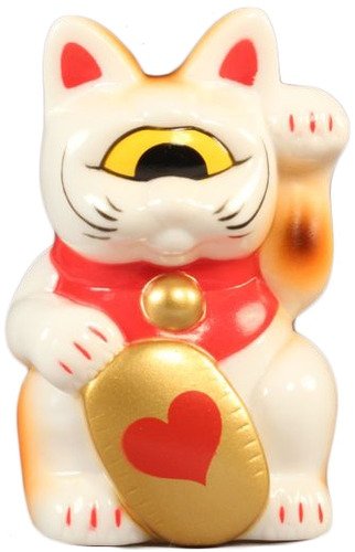 Mini Fortune Cat - White w/ Heart figure by Mori Katsura, produced by Realxhead. Front view.