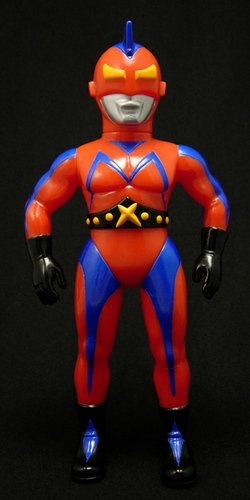 Captain Maxx - Red Edition figure by Mark Nagata, produced by Max Toy Co.. Front view.