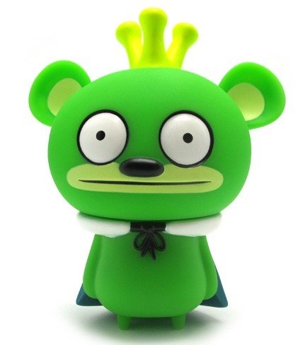 Bossy Bear Green figure by David Horvath, produced by Toy2R. Front view.