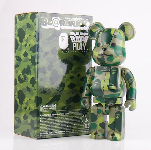 BAPEPLAY Bearbrick 400% Green figure by Bape, produced by Medicom Toy. Front view.