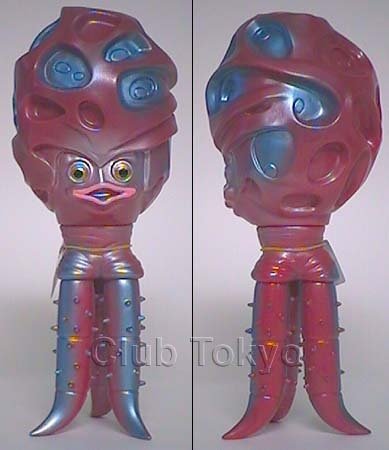 Chibull Seijin Red-Blue figure by Yuji Nishimura, produced by M1Go. Front view.