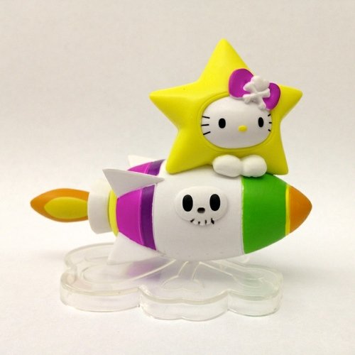 Rocket Kitty figure by Simone Legno (Tokidoki), produced by Sanrio. Side view.