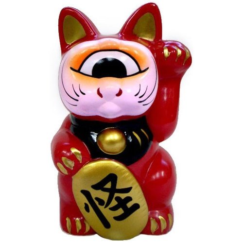 Fortune Cat - Dharma, Red   figure by Mori Katsura, produced by Realxhead. Front view.