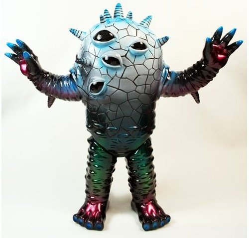 Zombie Kaiju Eyezon - Black Eyes figure by Mark Nagata, produced by Max Toy Co.. Front view.