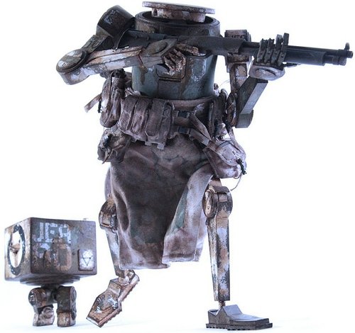 JEA Recon Dropcloth + Square Set figure by Ashley Wood, produced by Threea. Front view.