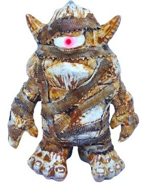Strummy Stroll figure by Motorbot, produced by October Toys. Front view.