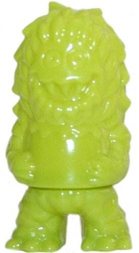 Micro Hujilis Ghost figure by Le Merde, produced by Gargamel. Front view.