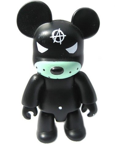 Anarchy Qee  figure by Frank Kozik, produced by Toy2R. Front view.