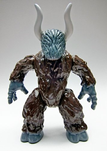 Faceless Bull フェイスレス ブル figure, produced by Target Earth (Marmit). Front view.