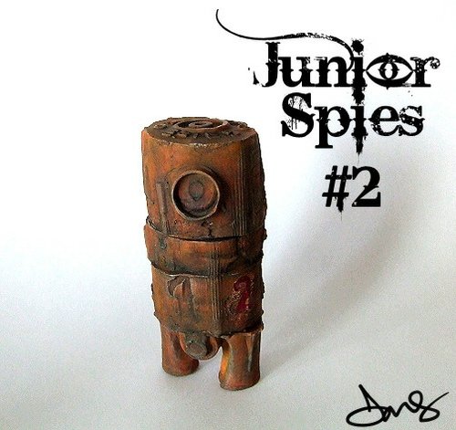 Junior Spies #2 figure by Dms. Front view.
