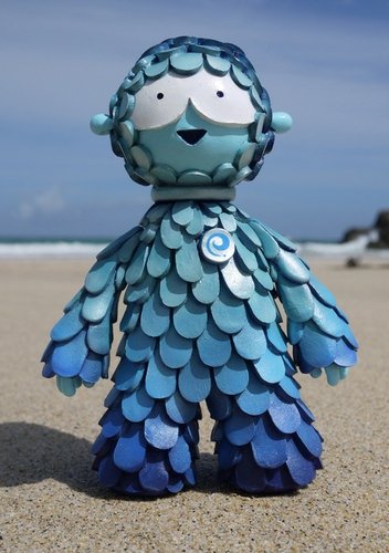 Pacific Ocean Guardian  figure by Mr Muju , produced by Muju World. Front view.